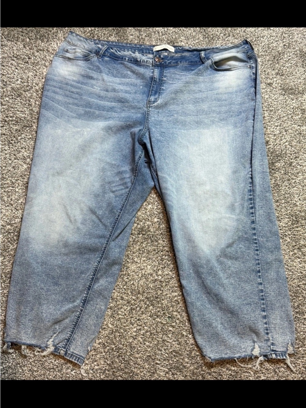 Light Blue Washed Cropped Women’s Jeans - Casual Frayed Hem